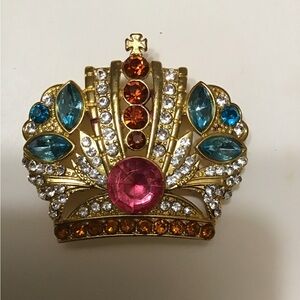 Beautiful rhinestones, crown brooch